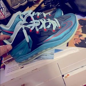 Nike lebron 15s size 10.5. Like new in great shape